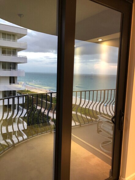 Building Photo - 8877 Collins Ave