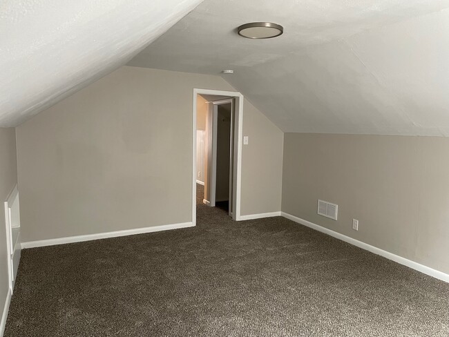 Building Photo - 1066 Northview Dr