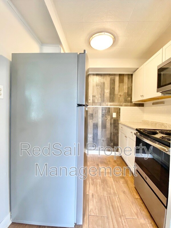 Building Photo - 323 Roane Dr