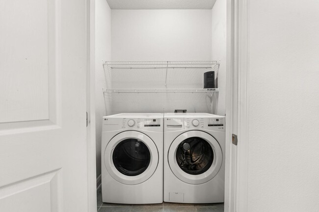 Building Photo - 486 Fanny Ann Way