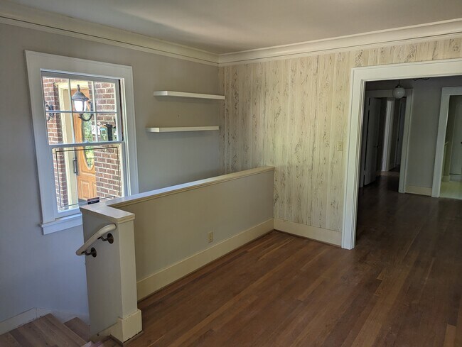 Building Photo - 2124 SE Elliott Ave