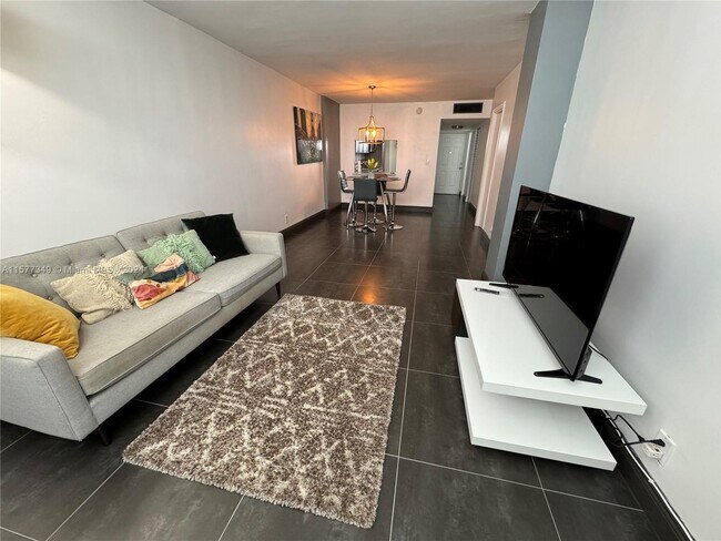 Building Photo - 2903 N Miami Beach Blvd