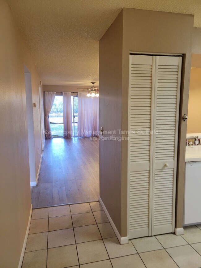 Building Photo - 4903 Myrtle Oak Dr