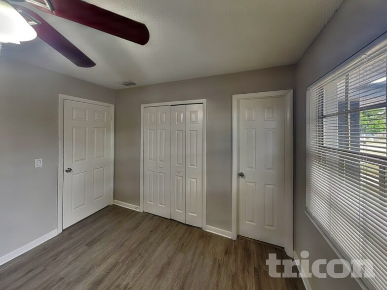 Building Photo - 120 N Alderwood St