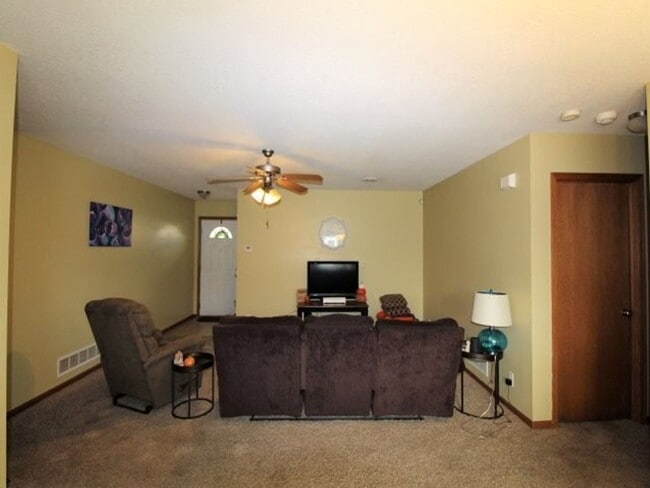 Building Photo - Italian Estates Property Management