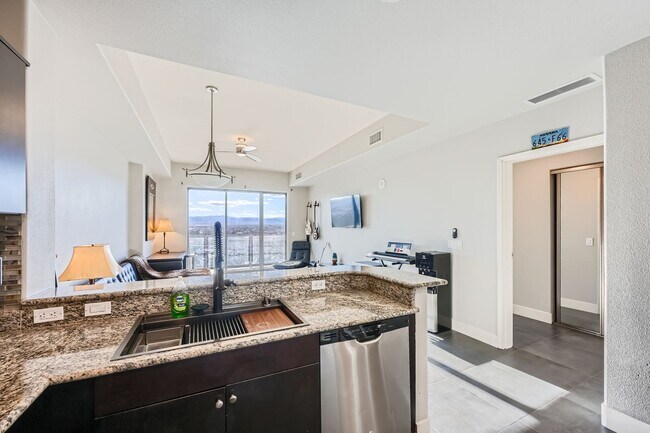 Building Photo - MOVE IN SPECIAL! $500.00 OFF 1ST MONTHS RE...