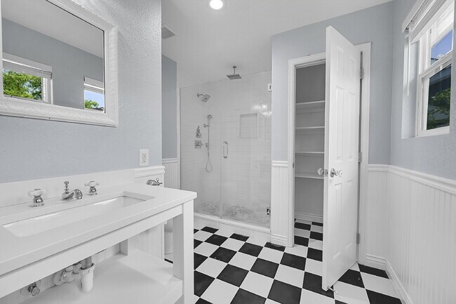 Building Photo - $3,000.00 - 3 Beds, 2.5 Baths Single Famil...