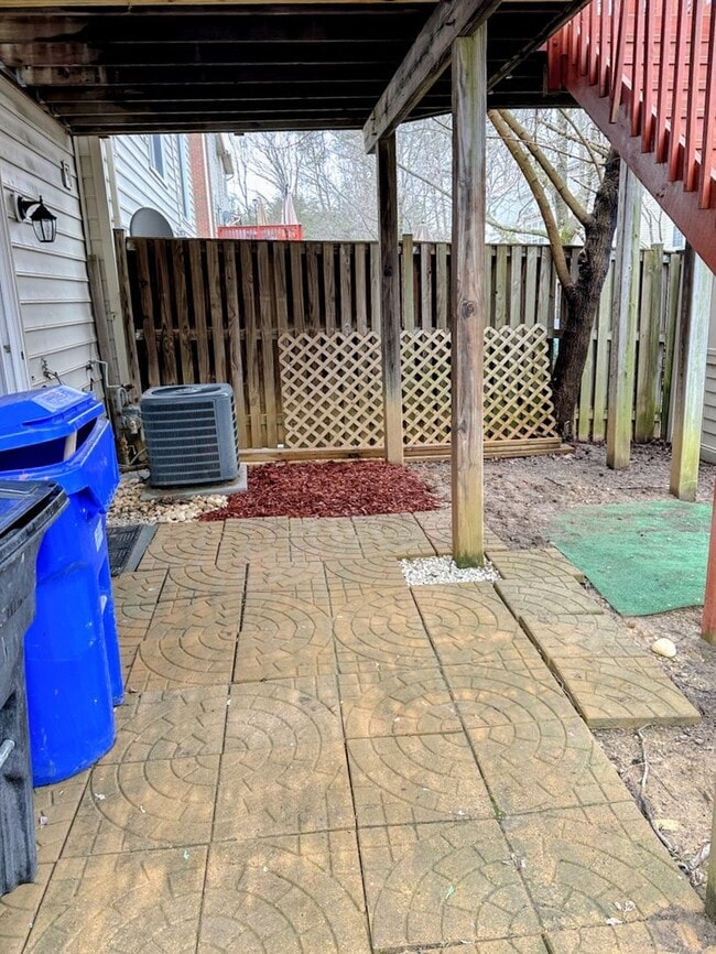 Building Photo - 3-Story End Unit Townhouse