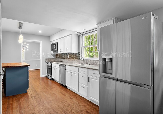 Building Photo - 2353 Shoreham Dr