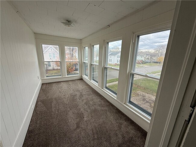 Building Photo - 154 Thacher St