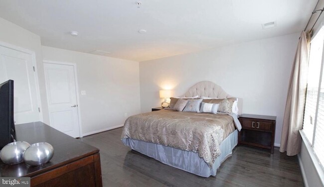 Building Photo - 18540 Hickory Meadow Dr