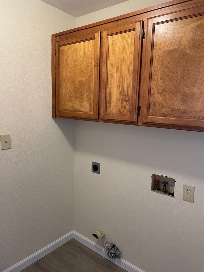 Building Photo - 3 BED 2 BATH IN SHASTA LAKE