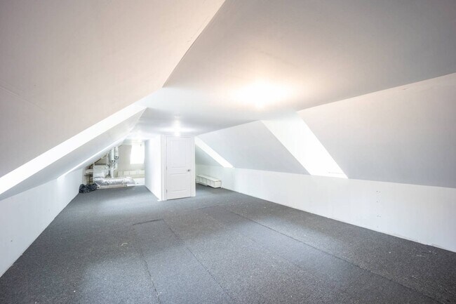 Building Photo - 1 Kewanee Rd