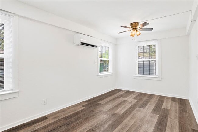 Building Photo - 331 Azalea Cir W