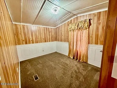 Building Photo - 7310 Pineview Dr