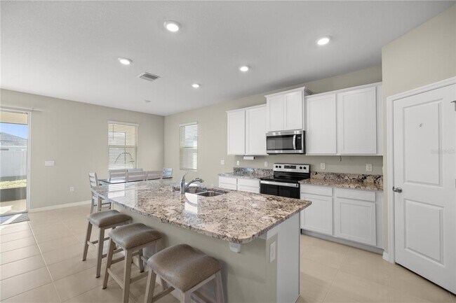Building Photo - 8899 SW 50th Ave