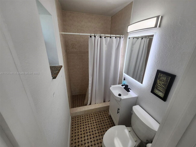 Building Photo - 4301 SW 85th Ave