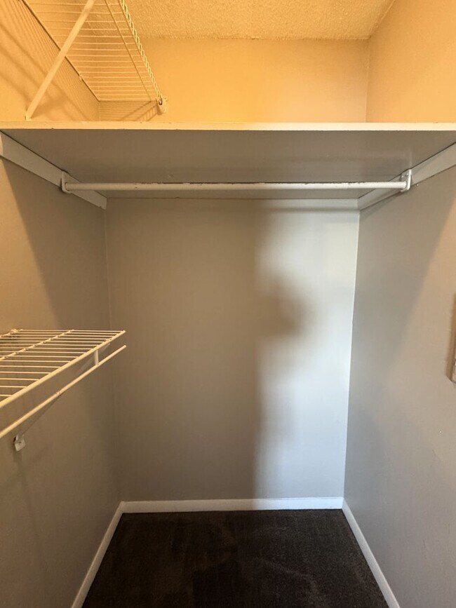 Building Photo - Move In Special: 1/2 Off 1st Month's Rent!!