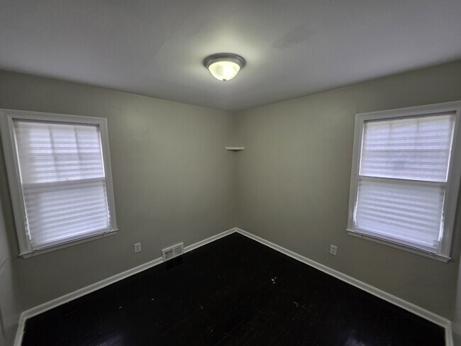 Building Photo - 8639 Minock St