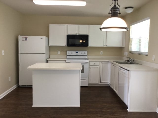 Building Photo - 2912 Hayling Dr