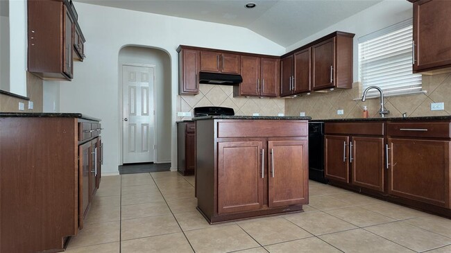 Building Photo - 11124 Friendship Dr