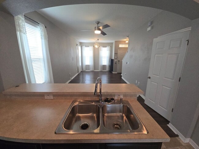 Building Photo - Beautiful 2/2.5 ***All included*** Interne...