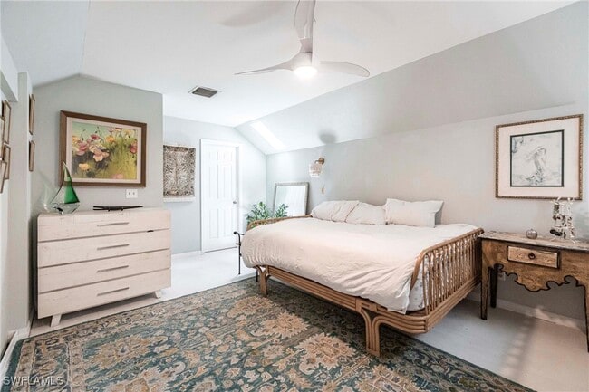 Building Photo - 1323 Solana Rd