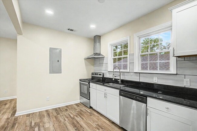 Building Photo - Downtown 2 bedroom Condo