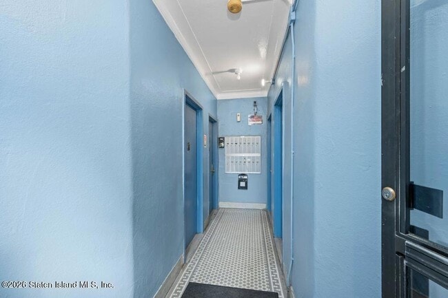 Building Photo - 37 Avon Pl