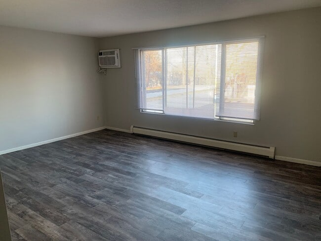 Building Photo - 845 Dodd Rd