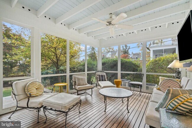 Building Photo - 6045 Edgewood Terrace