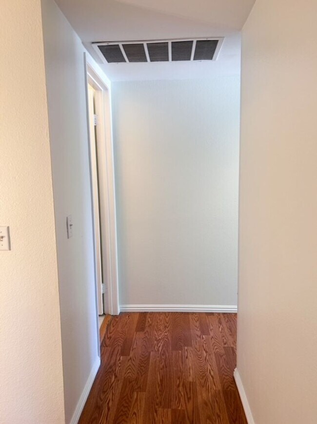 Building Photo - 3 Bedroom + 2.5 Bathroom Condo | Ralston Village Community | Ventura | Unfurnished