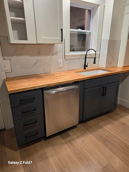 Building Photo - 5209 Warren Ave