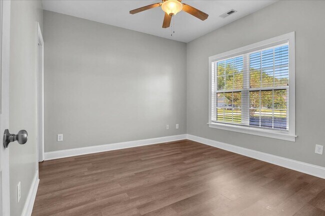 Building Photo - 164 Backfield Pl