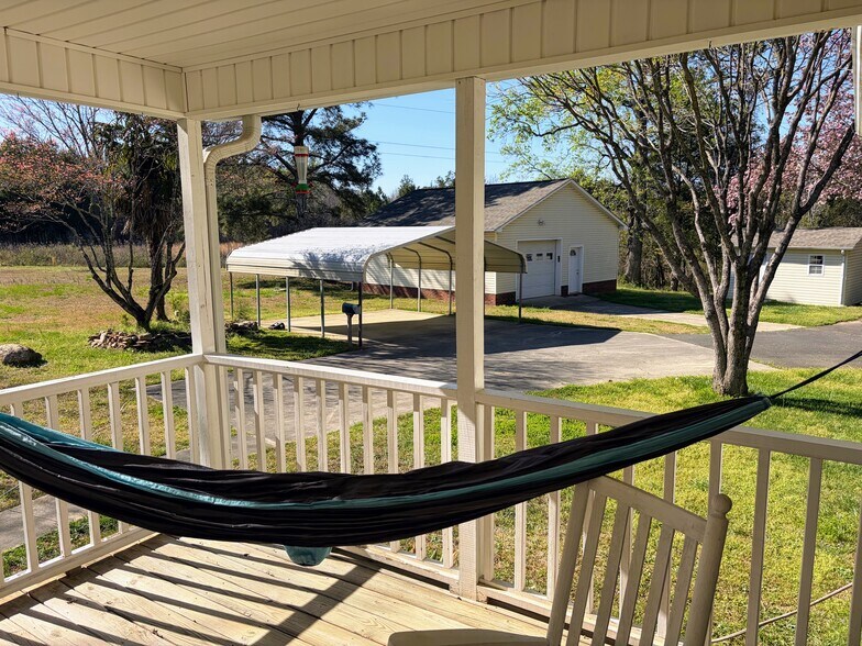Back Porch - 1195 Tirzah Rd