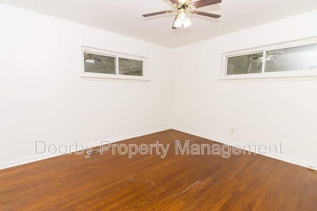 Building Photo - 1828 Dogwood Dr