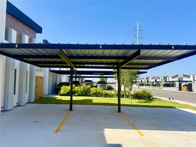 Building Photo - 12 N Onyx Ave