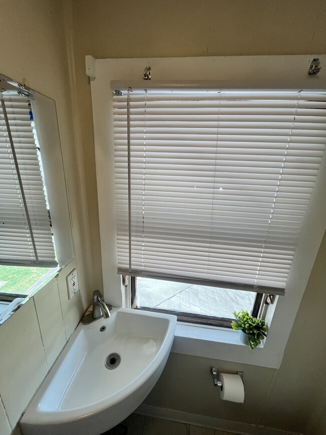 Building Photo - 239 Poplar St