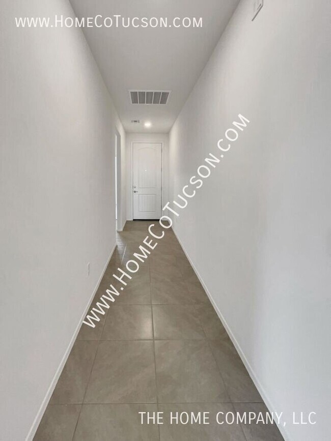 Building Photo - 5618 W Monterey Dr
