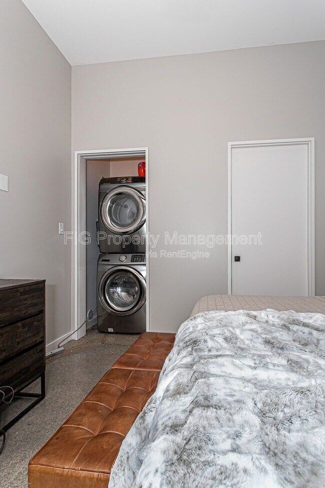 Building Photo - 3415 N Broadway