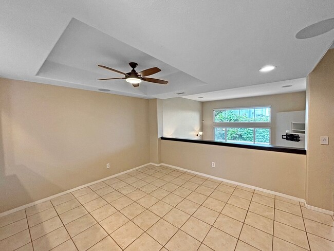 Building Photo - Charming 2BD/2.5BA Townhouse in Bankers Hi...