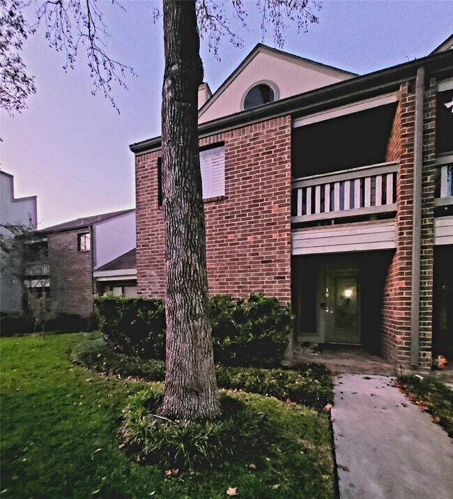 Building Photo - 1114 Augusta Dr