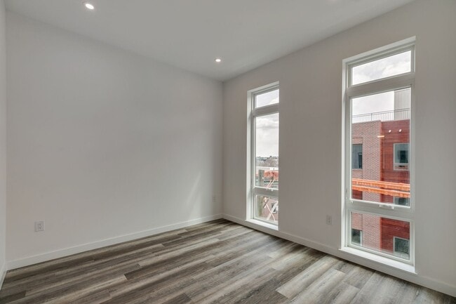 Building Photo - 2 Bedroom in Northern Liberties - Parking Available