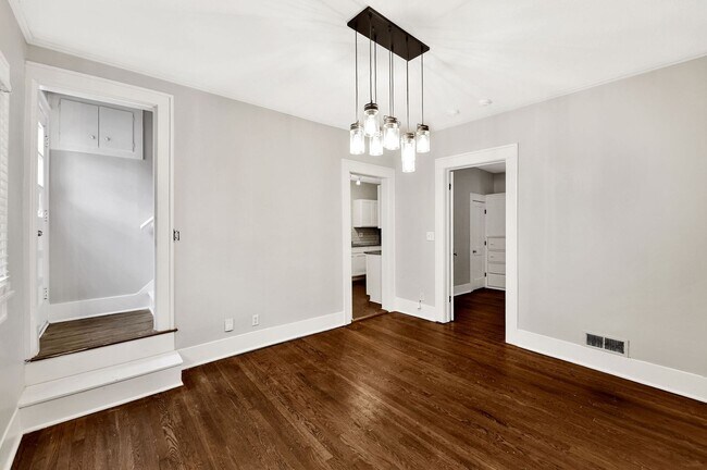 Building Photo - 420 S Green St
