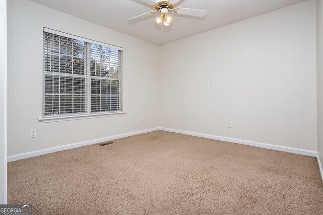 Building Photo - 3905 Saddlecreek Dr