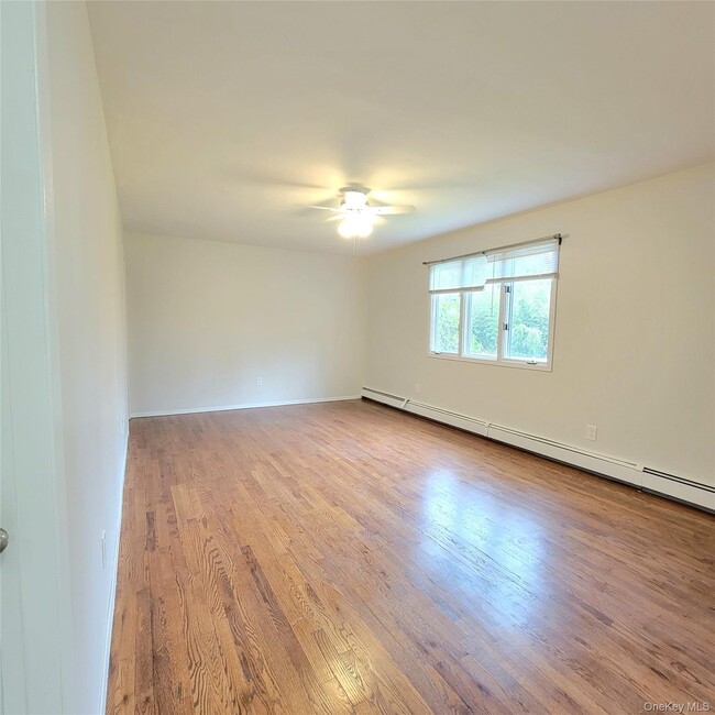 Building Photo - 571 Nassau Blvd
