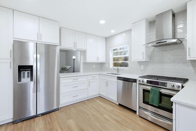 Building Photo - 4819 Village Garden Dr