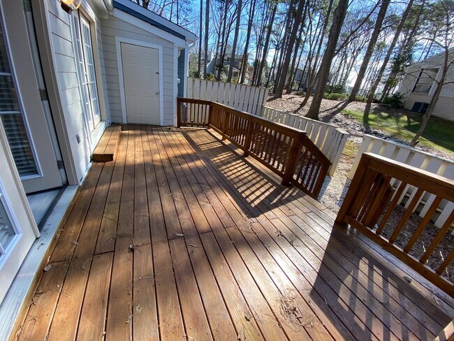 Building Photo - 838 Green Ridge Dr