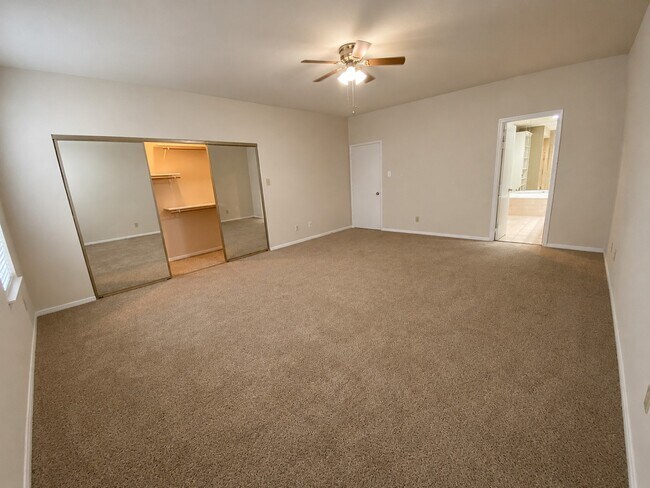 Building Photo - 2894 Holly Hall St