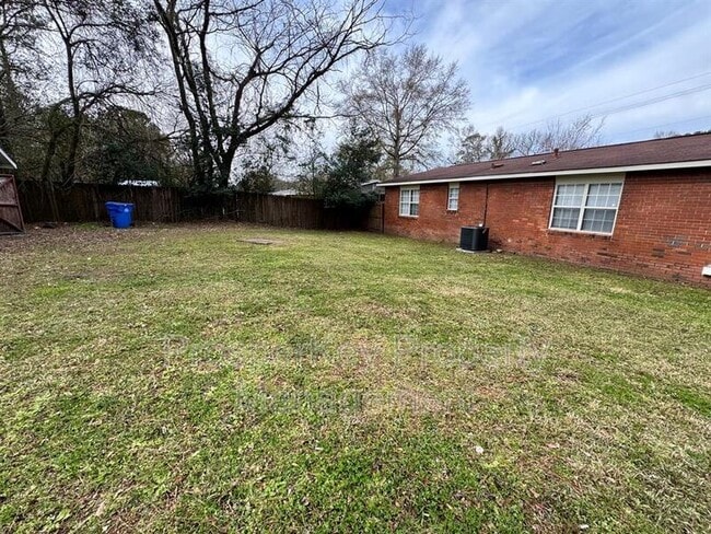 Building Photo - 6428 Luna Dr